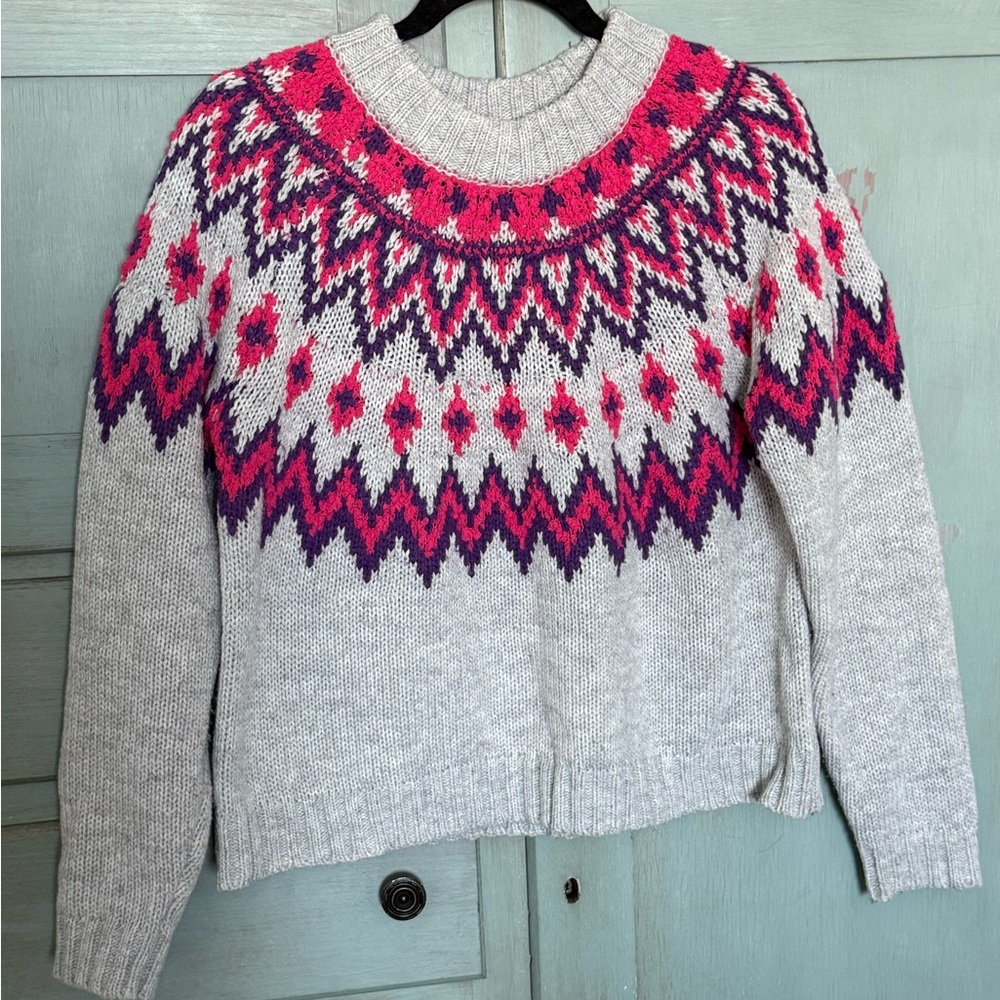 New York & Company Gray and Pink Patterned Sweater Super Soft